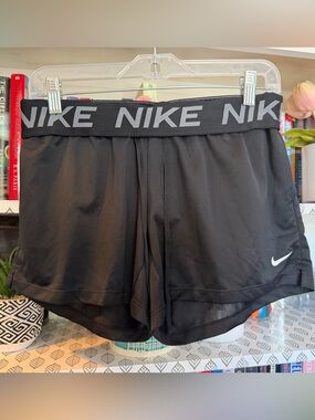 NIKE 🖤 NWT